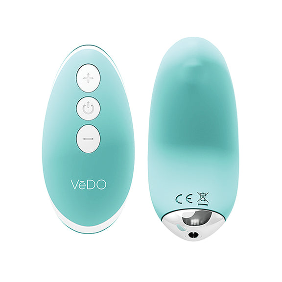 The VeDo Niki shown next to the remote that it comes with. Both the vibe and the remote are about the same size. | Kinkly
