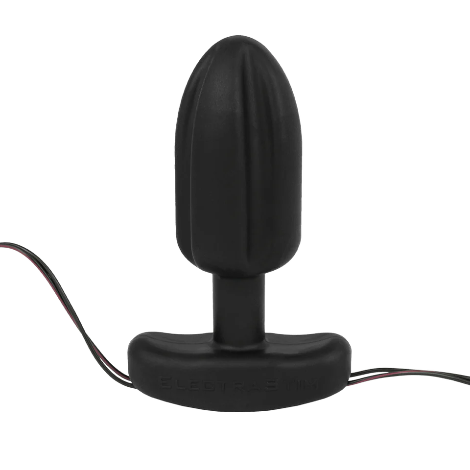 The ElectraStim Noir Tartarus Quadripolar shown sitting upright with all four wires protruding on either side. This showcases the plug's allowable flat design to sit on top of the base with the right wires used. | Kinkly