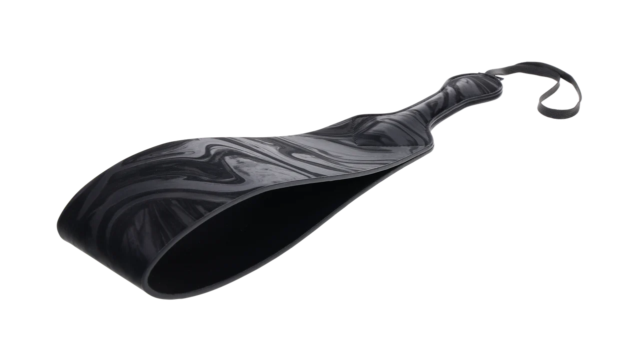 Close-up on the built-in loop design in the paddle | Kinkly