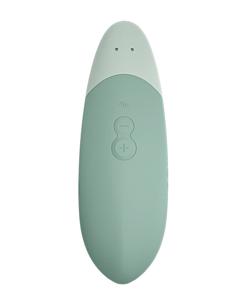 Close-up of the Womanizer Vibe's buttons on the handle of the Womanizer Vibe. There's a plus sign, minus sign, and a button for pattern/AutoPilot control. | Kinkly Shop