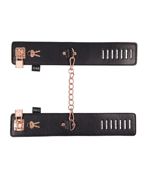 Everything included with the Sportsheets Brat Locking Cuffs. This includes the cuff itself, a connecting chain, two locks, and four keys. | Kinkly Shop