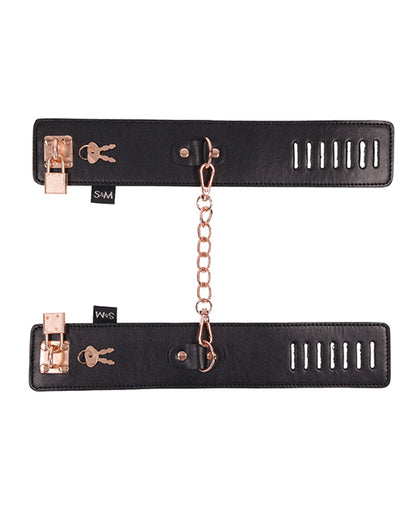 Everything included with the Sportsheets Brat Locking Cuffs. This includes the cuff itself, a connecting chain, two locks, and four keys. | Kinkly Shop
