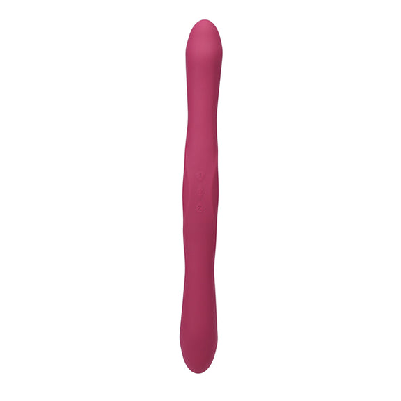 The Tryst Duet in Berry. It looks like a double-ended dildo. | Kinkly Shop