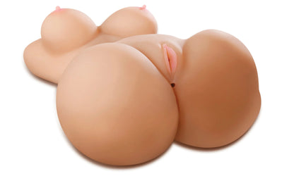 Close-up on the vulva of the Fuck Me Silly: Mega Slut. The vaginal entrance is tucked between two vulva. | Kinkly Shop