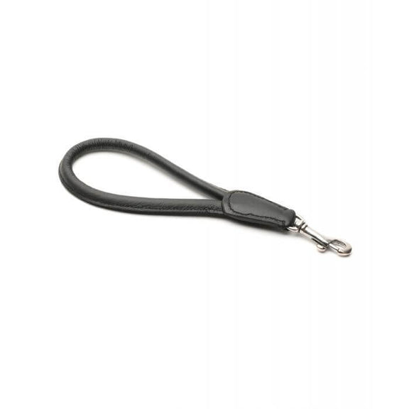 665 Short Leash sitting in front of a plain white background. It has a very sturdy-looking, cylindrical strap that meets together in a loop for the clip-on clasp. | Kinkly Shop