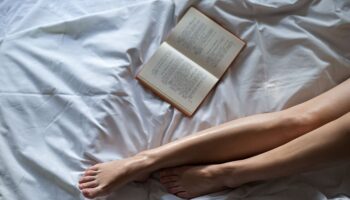 One-Handed Reading: 5 Reasons to Read Erotica