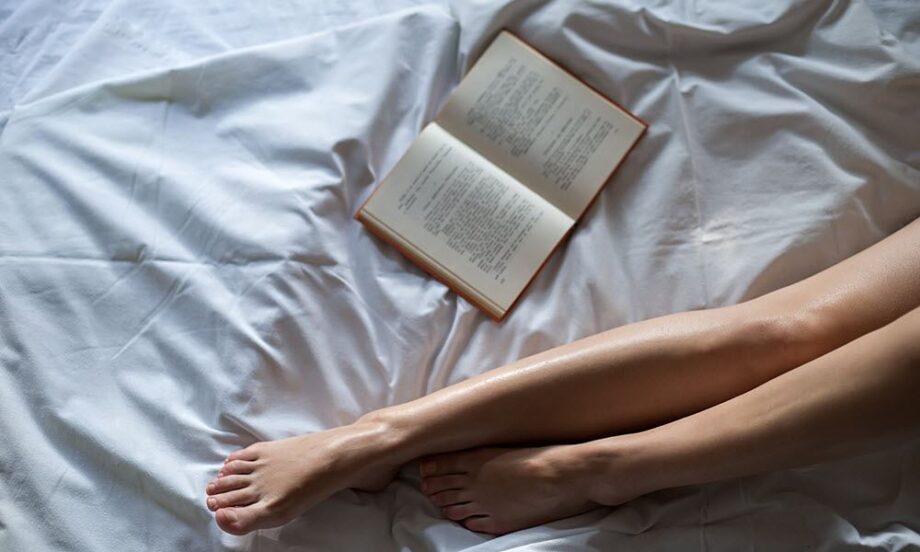 One-Handed Reading: 5 Reasons to Read Erotica