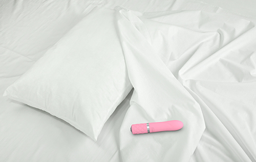 Pillow Talk Flirty vibrator on bed