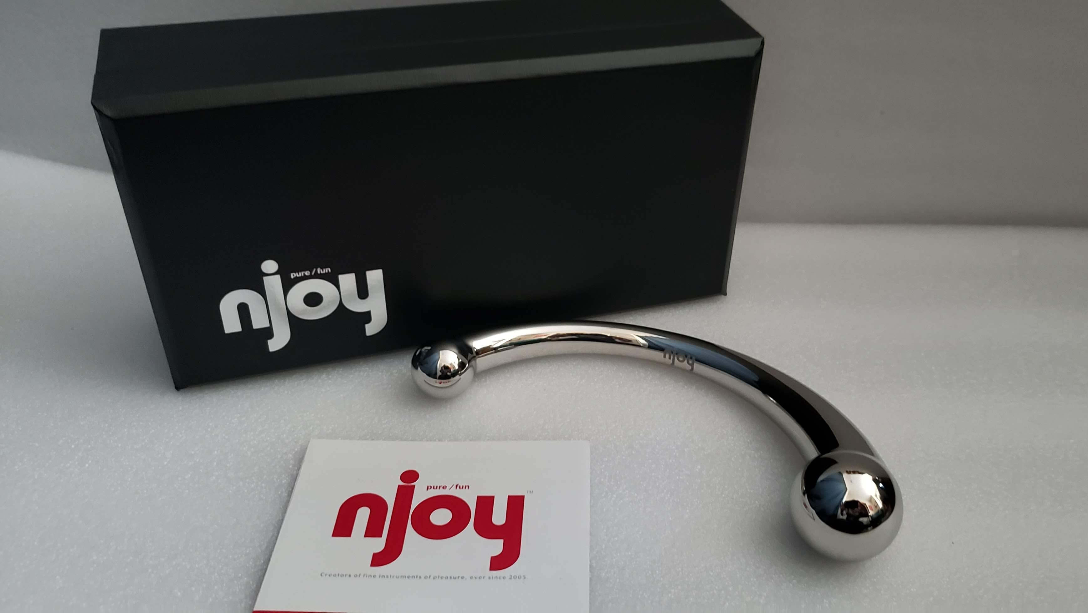 Njoy Pure wand and its packaging.