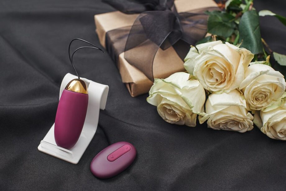 4 Super-Hot Scenarios You Can Create With a Remote-Controlled Vibrator This Valentine’s Day
